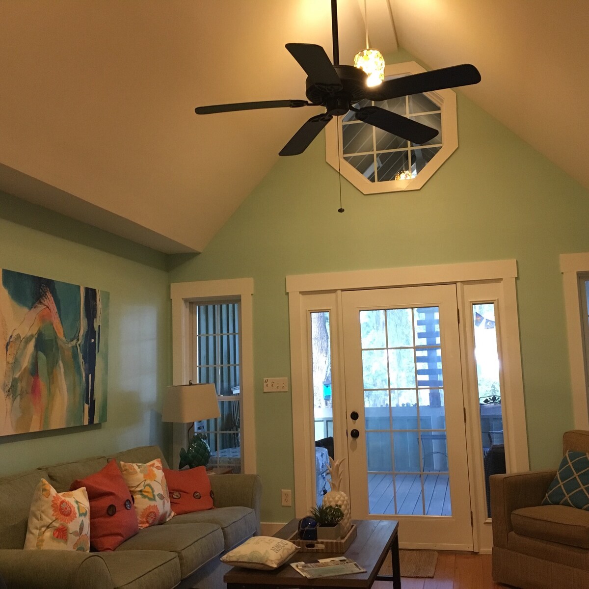 Top performing Airbnb: Glenn's Greenish Daufuskie Cottage in Hilton Head Island / Bluffton