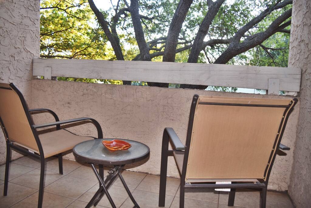 Balcony: treehouse view