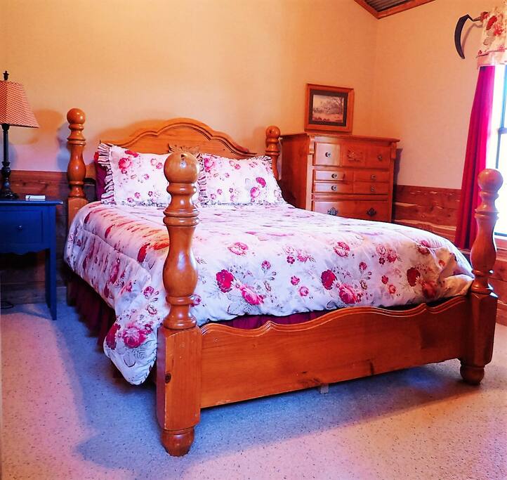 Bedroom #1 Queen bed