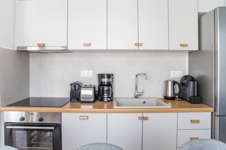 Athens Luxury Apartment w/ Wi-fi, Terrace & BBQ gallery image 3