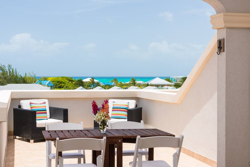 Plenty of space for both relaxing and dining.