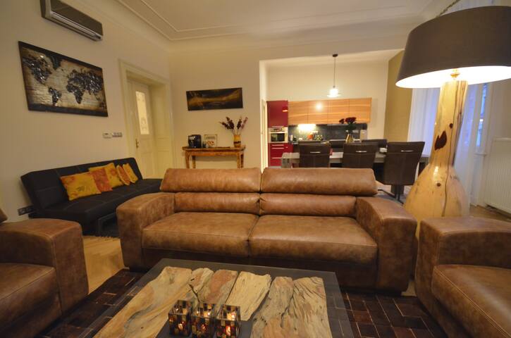 Grand Luxury – Collection Kozi – Old Town Square gallery image 5