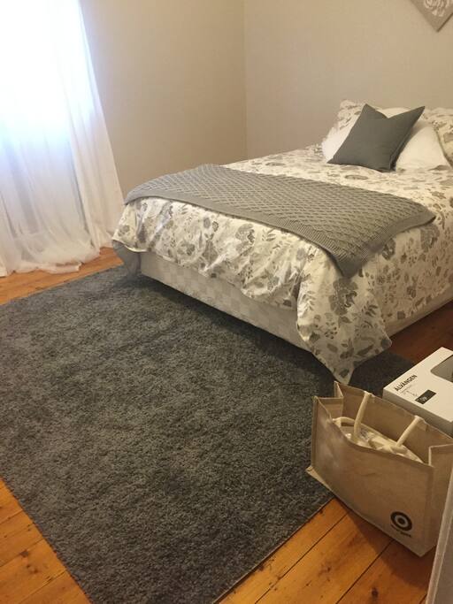 Comfortable Queen Bedroom Robes, electric blanket, cooling vents, private.