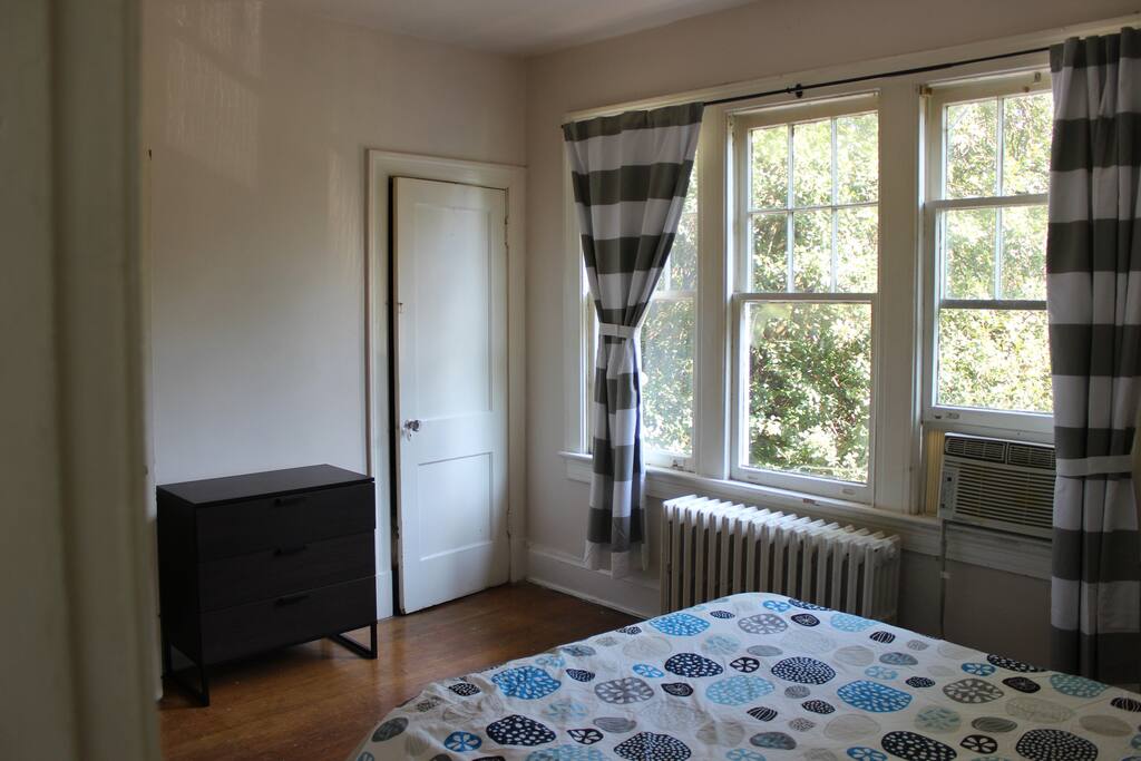 Master w/queen bed and half bath.