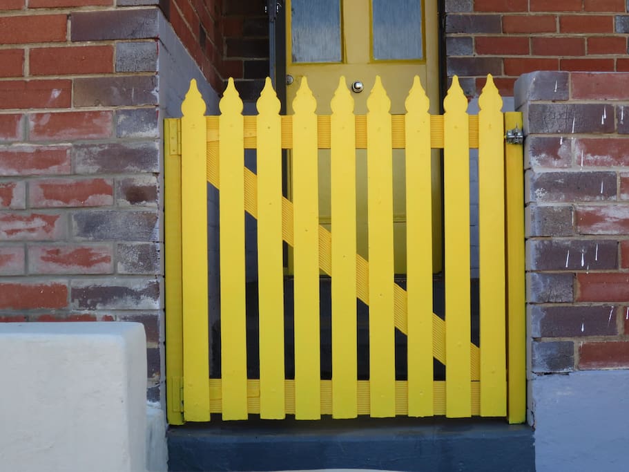 Front Gate: A happy yellow, that you can easily spot from the road!