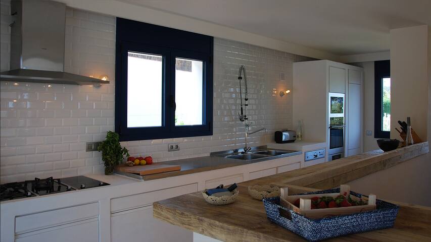 Costa Brava DreamVilla with Seaview gallery image 4