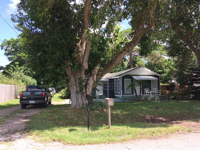 Airbnb Englewood Holiday Rentals Places To Stay Florida