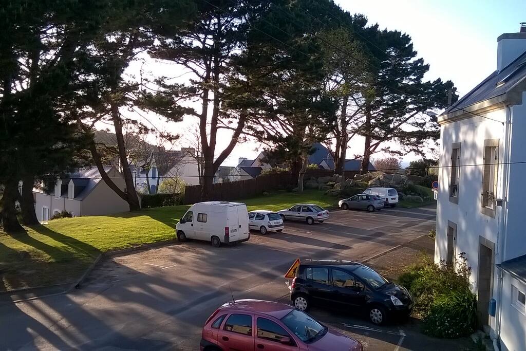 Parking space and direct access to beaches