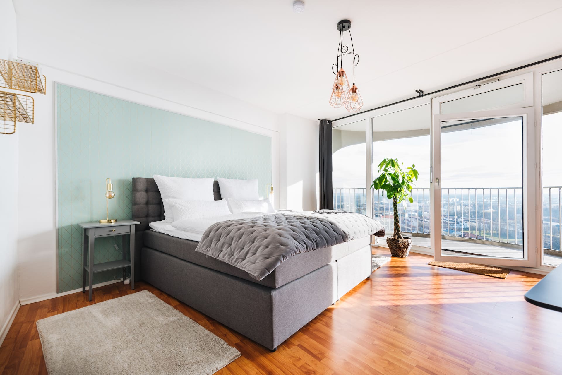GREAT CITY VIEW | 26 FLOOR | Netflix/Boxspringbett