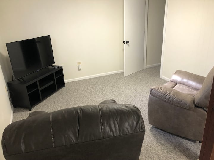 Charming Remodeled 2-bedroom Home. - Lincoln, NE