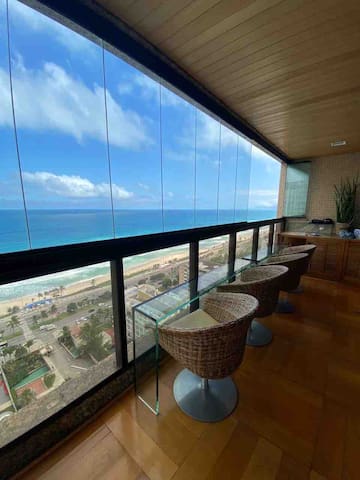 Apartamento espetacular de frente para o mar