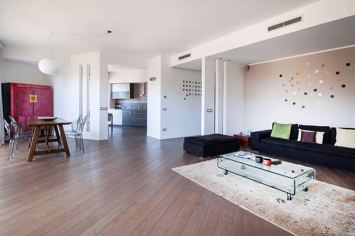 Milano Lush contemporary flat – 6 guests, 3 BDR gallery image 5