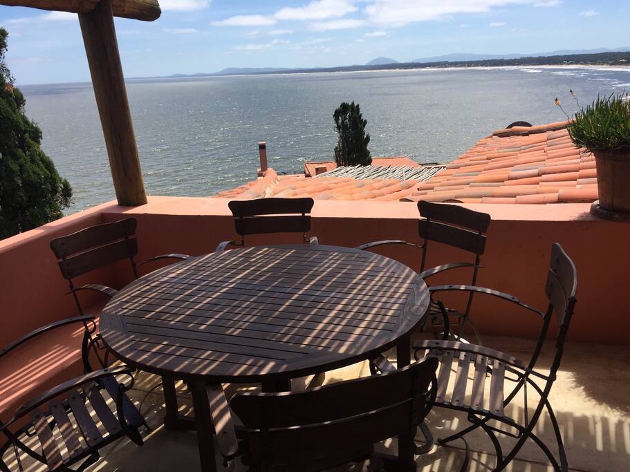 Vista desde la mesa de patio. View from Patio Table.