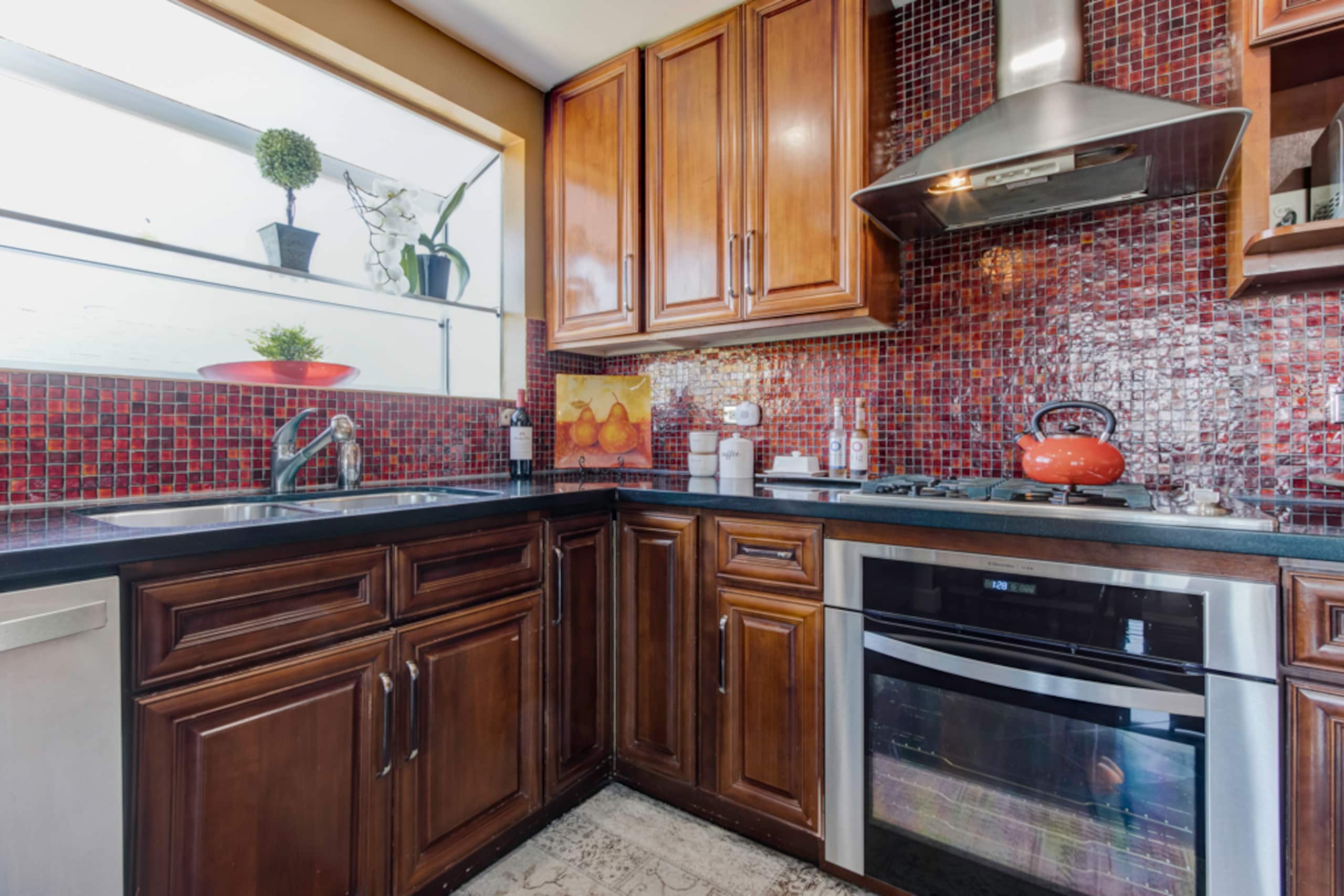 Home in Daly City · ★4.89 · 3 bedrooms · 3 beds · 2 baths - Image 9
