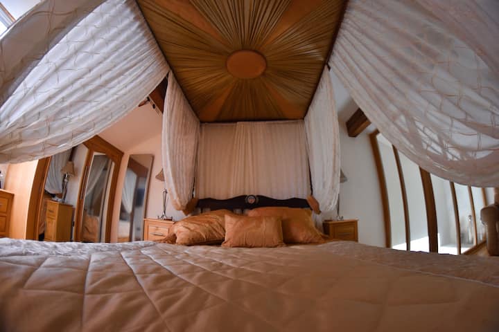 The four poster bed in poolhouse