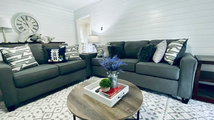 Charming Farm  House - Jonesboro, GA