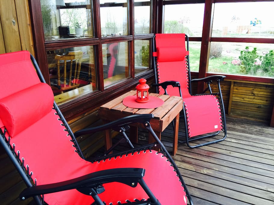 Upper deck sitting area.