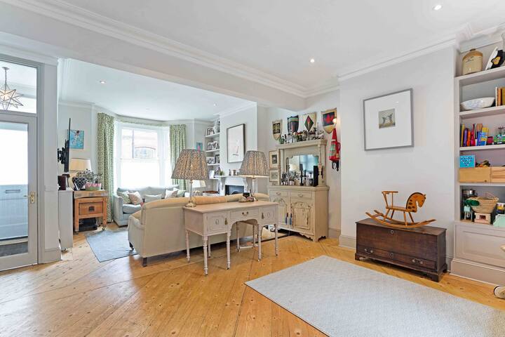 5 Bedroom Family Town House next to Battersea Park gallery image 4