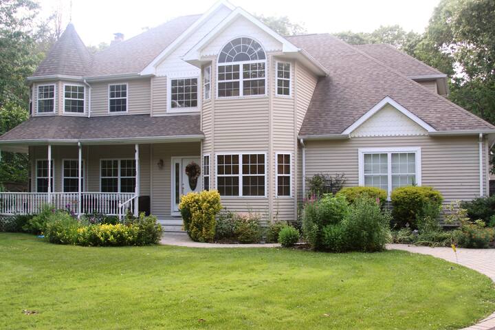Estate setting at the gateway to the Hamptons
