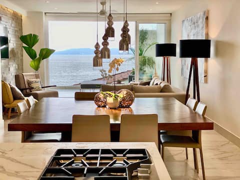 Popular Airbnb listing: AMAZING Sayan Beautiful Ocean Condo - Romantic Zone #A in Puerto Vallarta