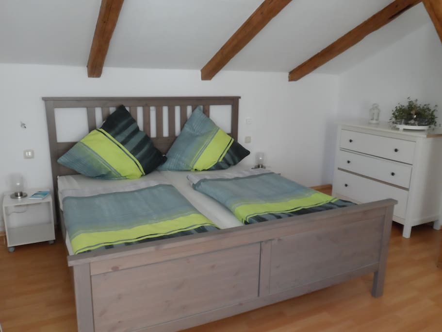 Helles Schlafzimmer