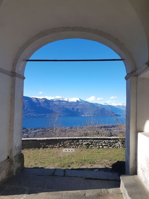 Vista lago dal giardino