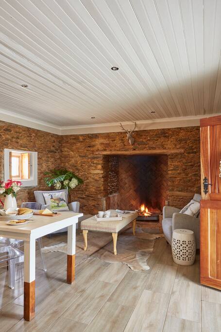 Cottage 3 - Living room with fireplace.
