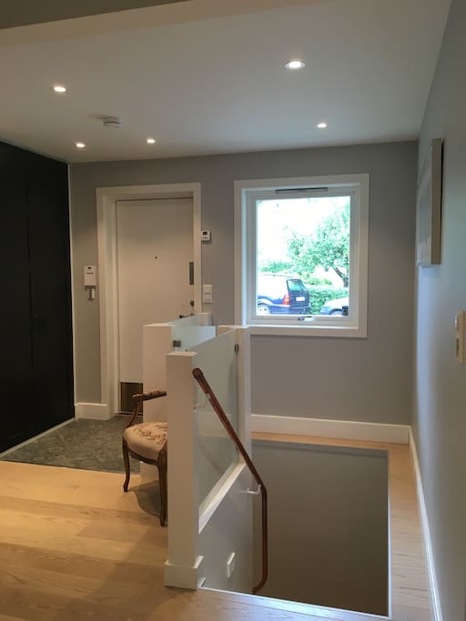Entrance and stairs down to bedrooms and Laundryroom