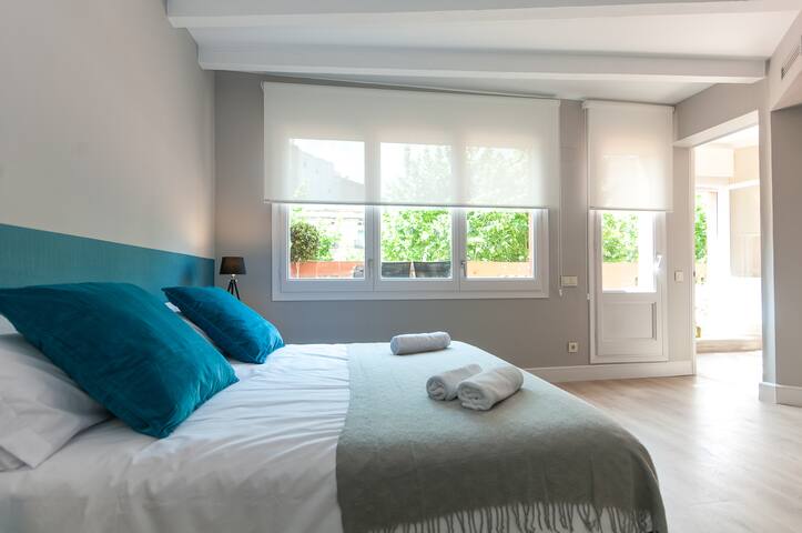 Amazing terrace in Sant Antoni Market gallery image 4