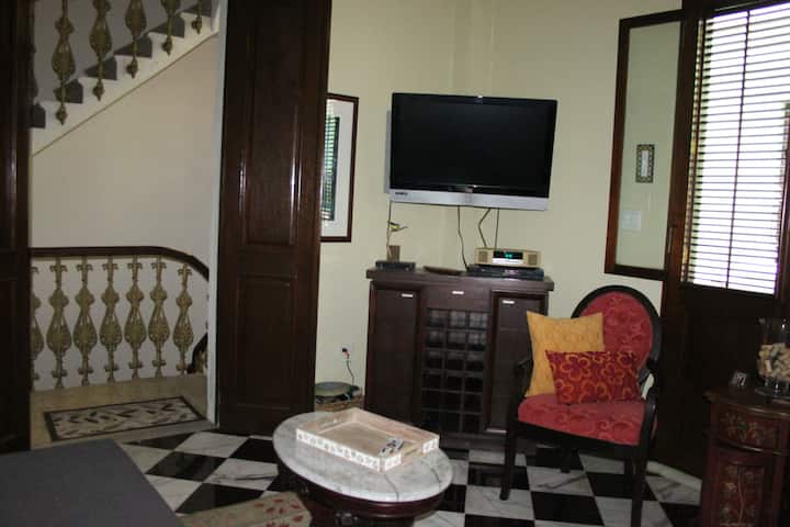 TV con canali via cavo e lettore DVD