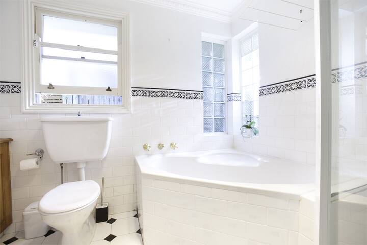 Manly Beach Cottage gallery image 5