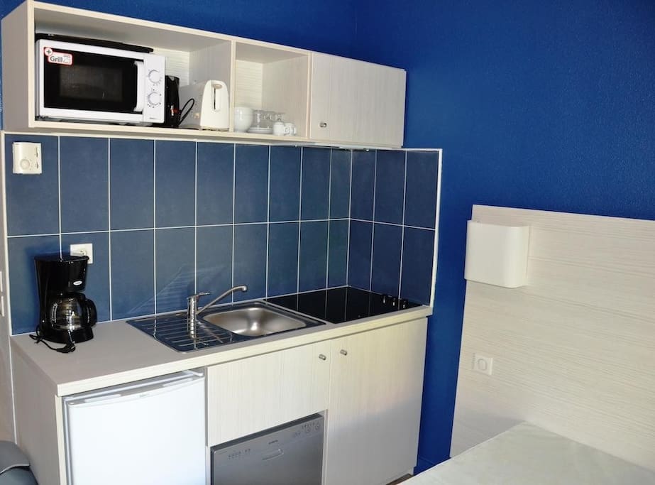 Make a quick meal in the kitchenette.