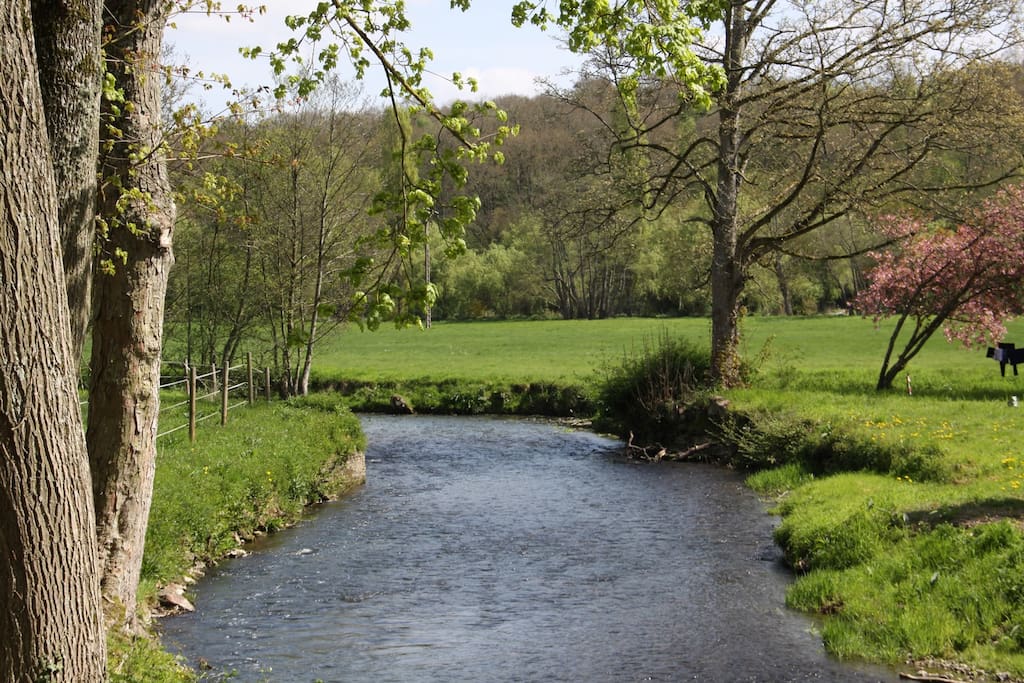 La Risle qui borde le château