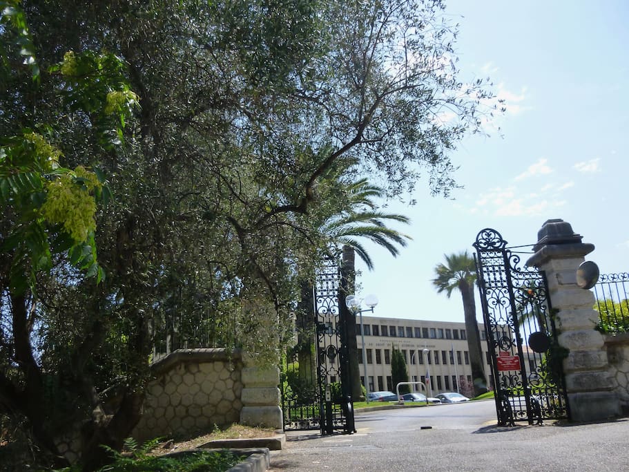 Residence gate