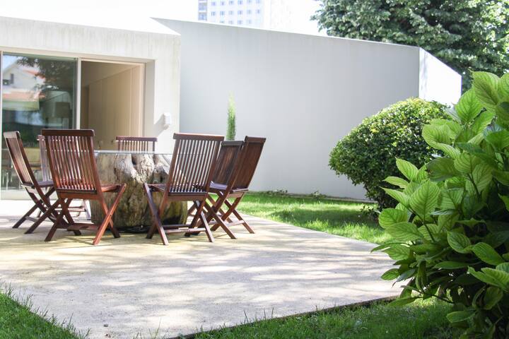 Boomerang House – Luxury House next to City Park gallery image 5