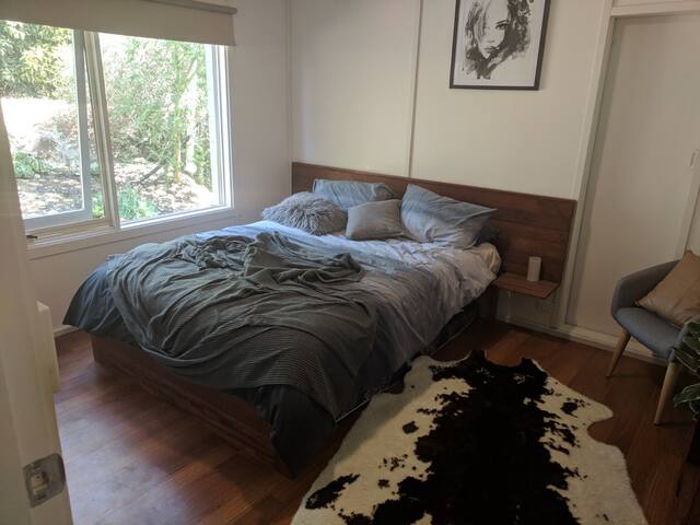 Warby Ranges queen bed & home MULTI NIGHT DISCOUNT