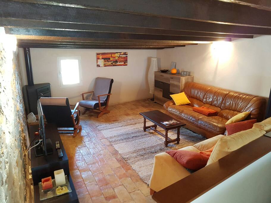 Salón con chimenea