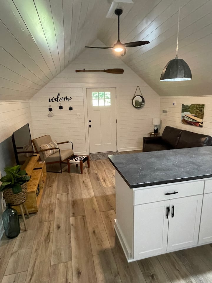 Campside Cottage - Marion, VA
