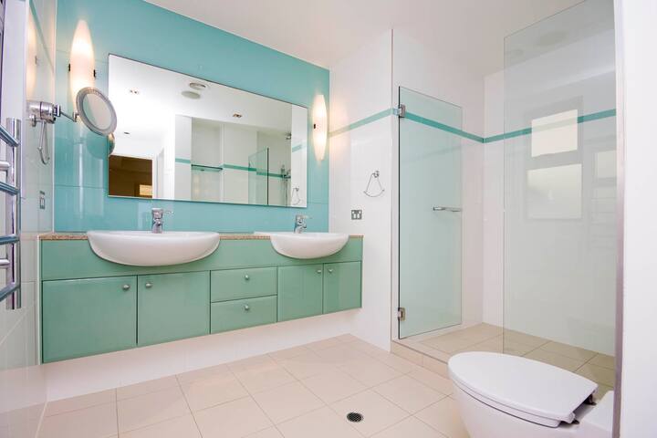 The Breakers 3: Noosa Paradise Retreat gallery image 4