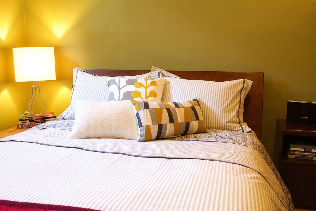 Seriously, I love this bed.