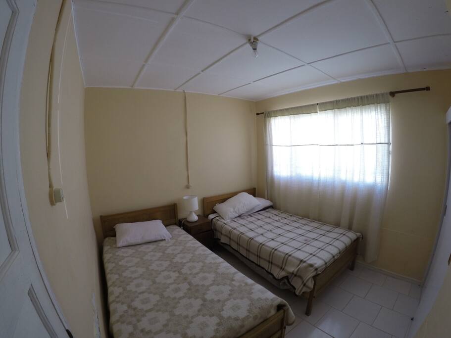 Dormitorio 2 camas de plaza y media