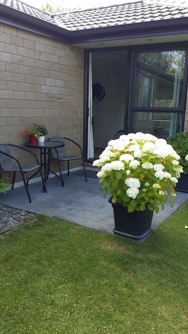 Private Garden off room 1
