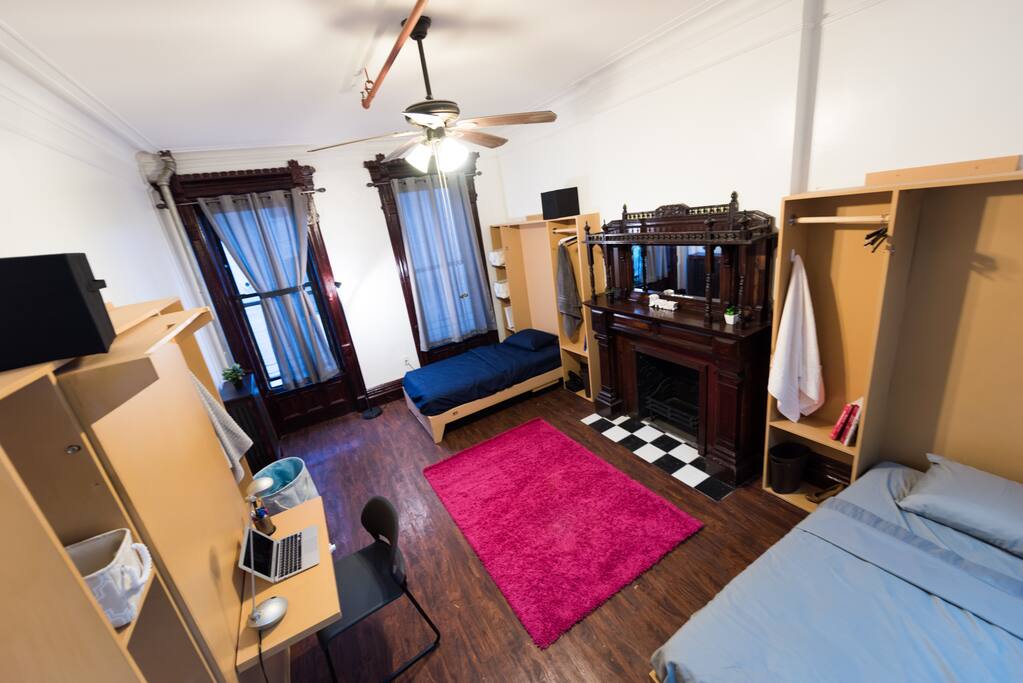 Sleeps 3 singles.
Murphy beds with tempurpedic mattress
