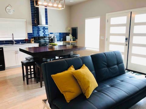 Sparkling Modern Home. Near Bethel!