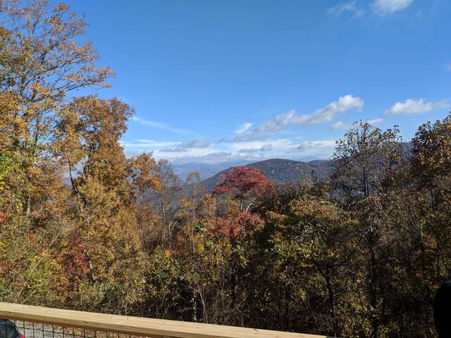 Mountain views close to everything in Asheville! gallery image 4