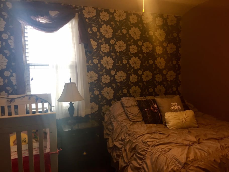 Bedroom 3, queen size bed