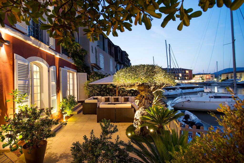 The canal-side terrace. There is a rooftop terrace too.