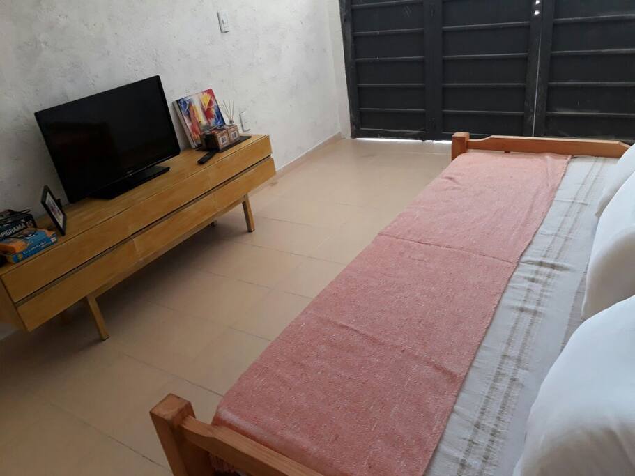 Living con ingreso independiente, tv con cable satelital, cama marinera (Carrito con un segundo colchón)