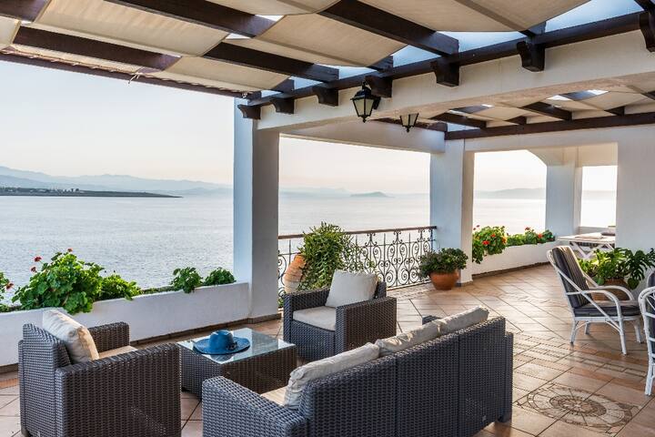 Sea front,amazing view, Alianthos Villa gallery image 2