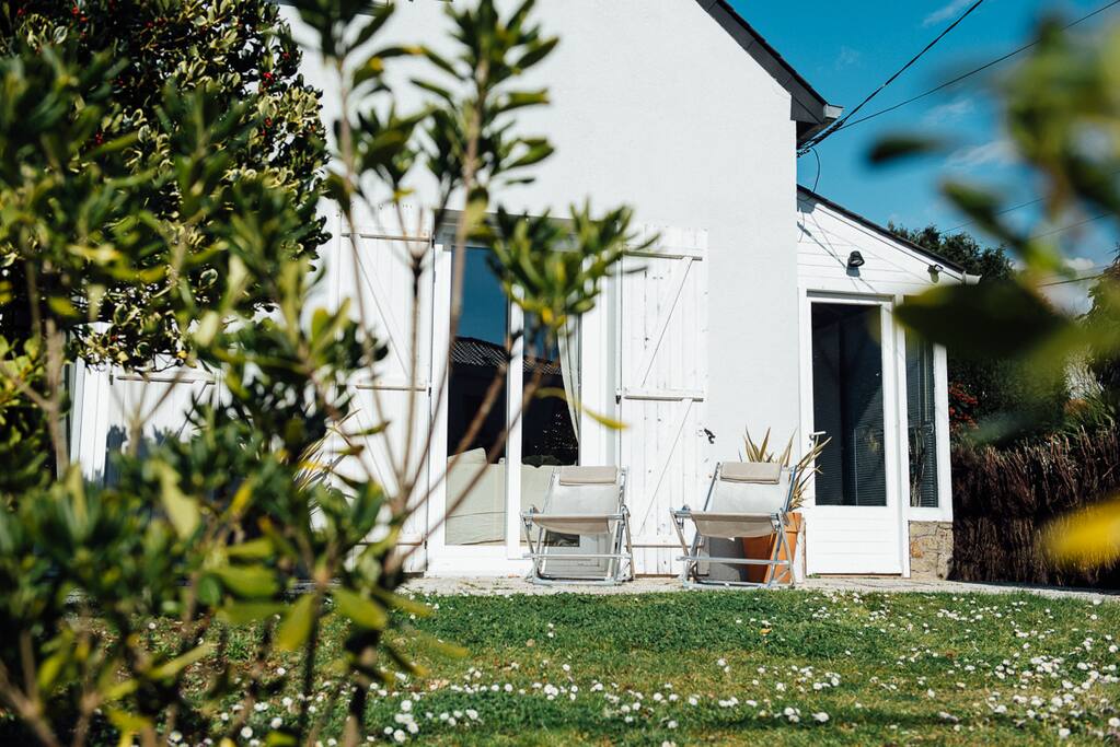 Jardin ensoleillé à toute heure de la journée